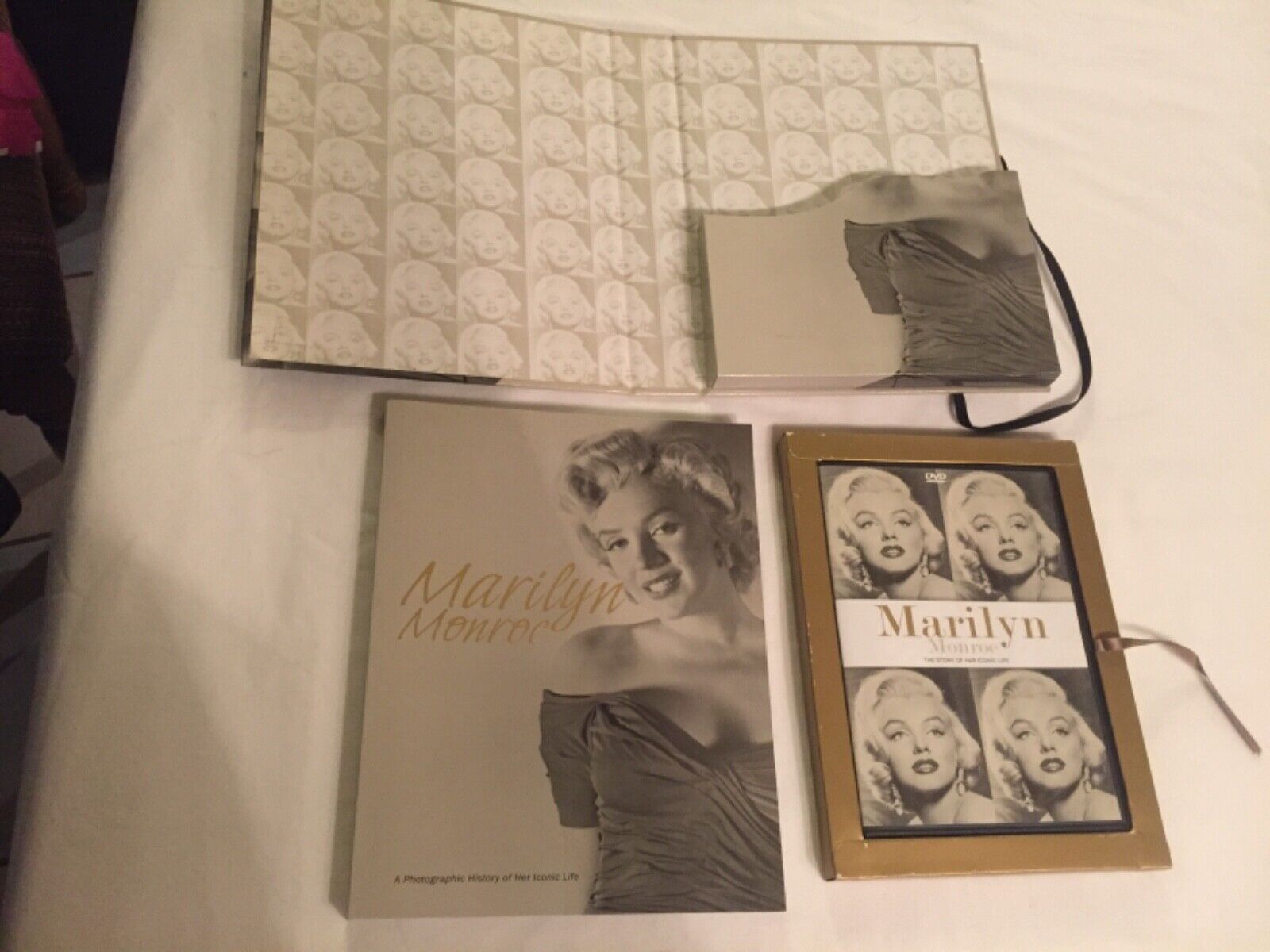Marilyn Monroe Lot of 8 Photographs Post cards 50th Anniversary Edition Books  Без бренда - фотография #12