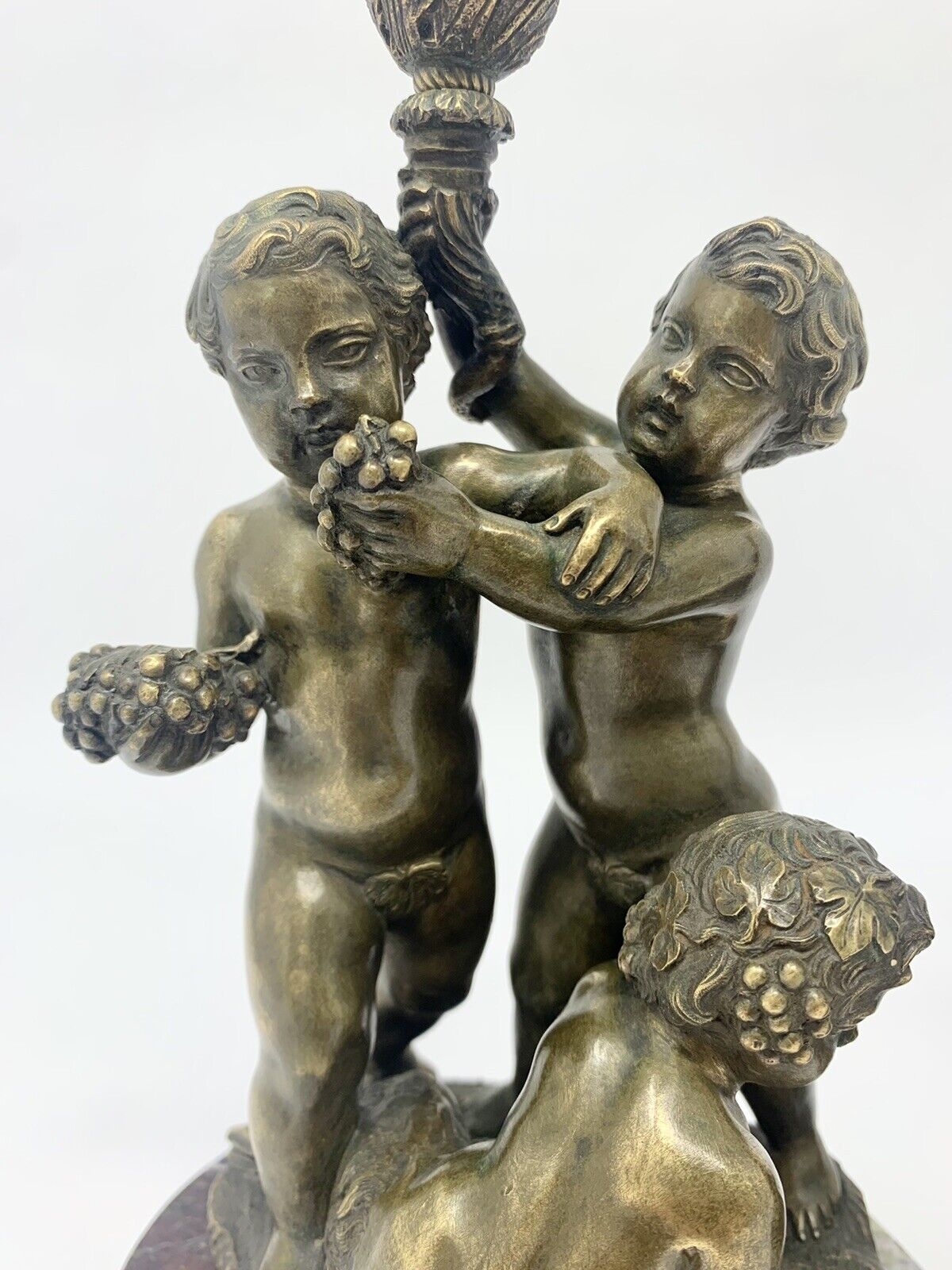 Unusual pair of antique Continental bronze figural candlesticks Без бренда - фотография #11