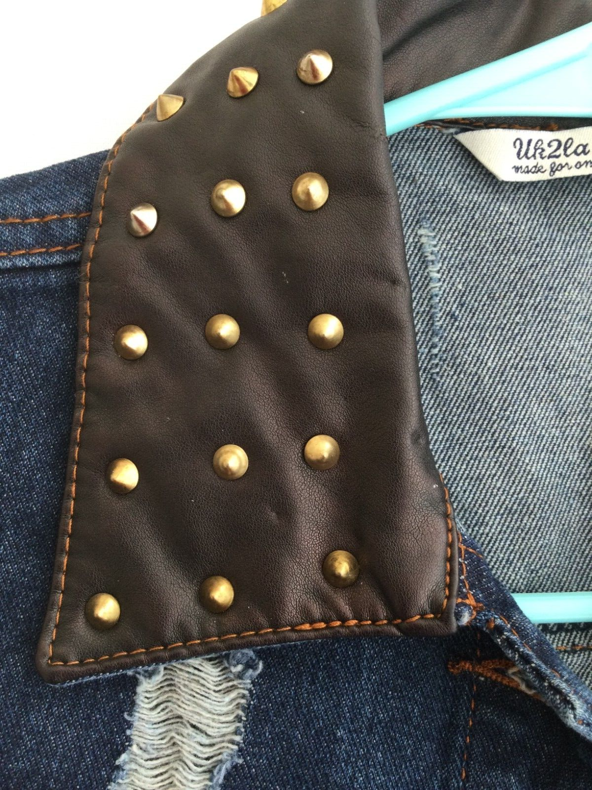 UK2LA Denim Jean Vest Faux Leather Collar Size Small Studs Spikes Distressed NEW UK2LA - фотография #3