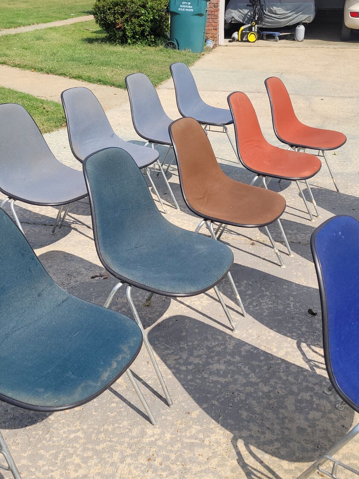 Lot of 18 Herman Miller Eames Fabric Padded Fiberglass Side Shell Chairs Herman Miller - фотография #4