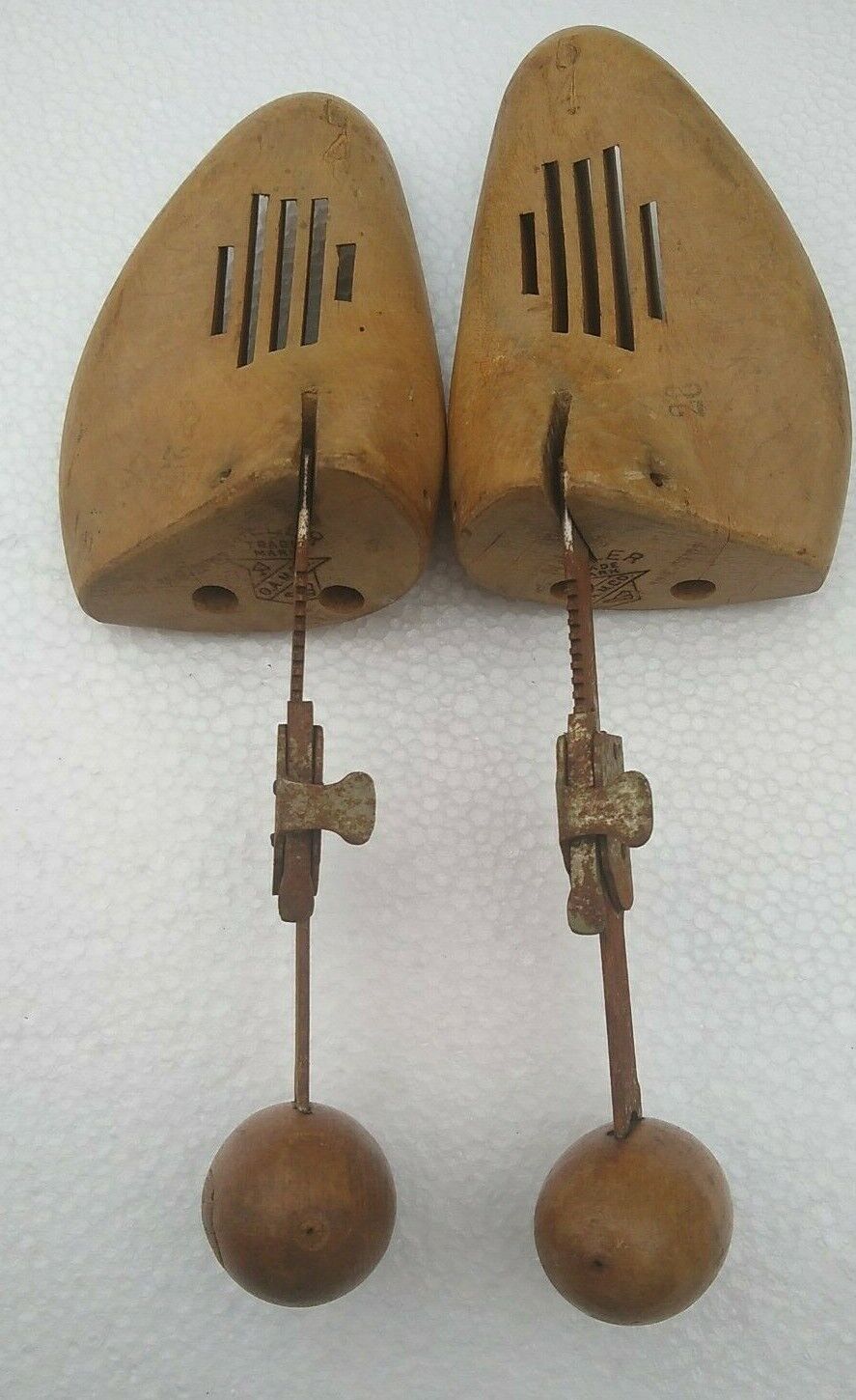Pair Vintage Wood Shoe Tree Form Stretchers Lot of 2 Miller / Unknown - фотография #7