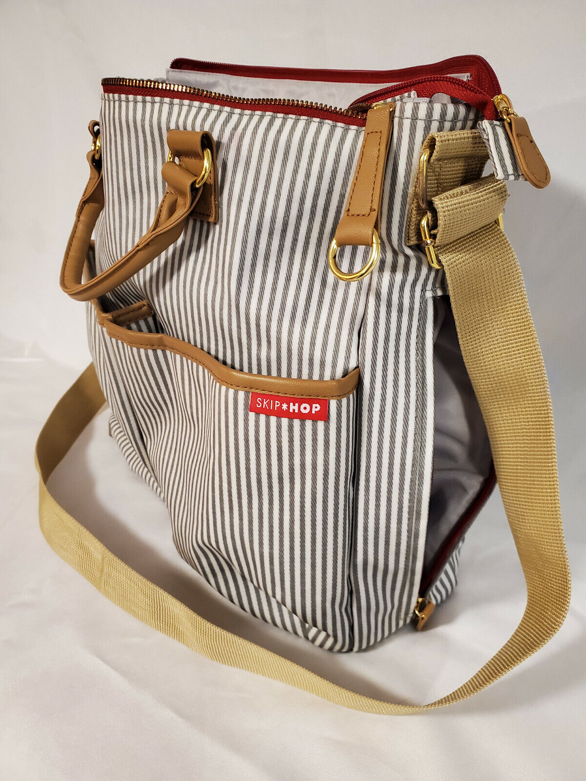 Skip Hop Duo Special Ed. diaper bag & Changing Pad White & Gray French Stripes Skip Hop - фотография #3