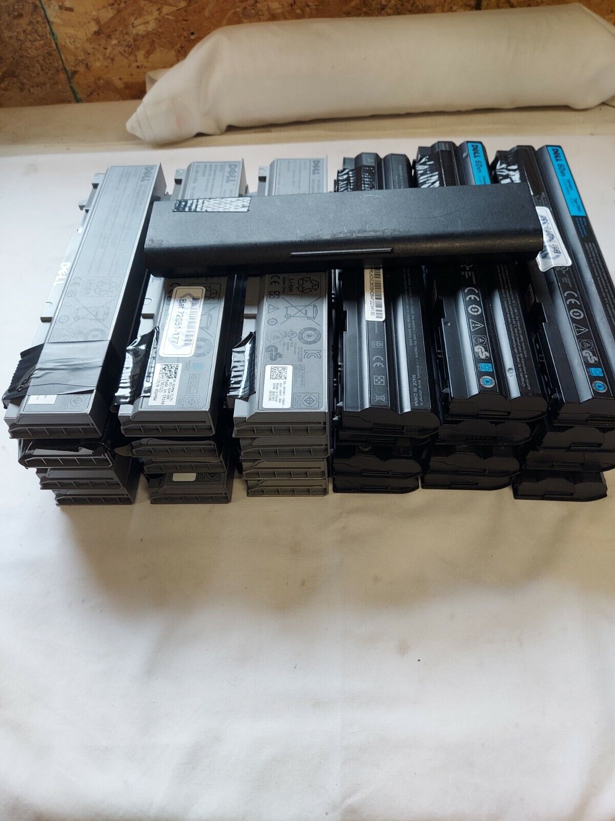 LOT OF 25 MIXED LITHIUM ION LAPTOP BATTERIES USED FOR CELL RECOVERY ONLY!!! Mixed Brands