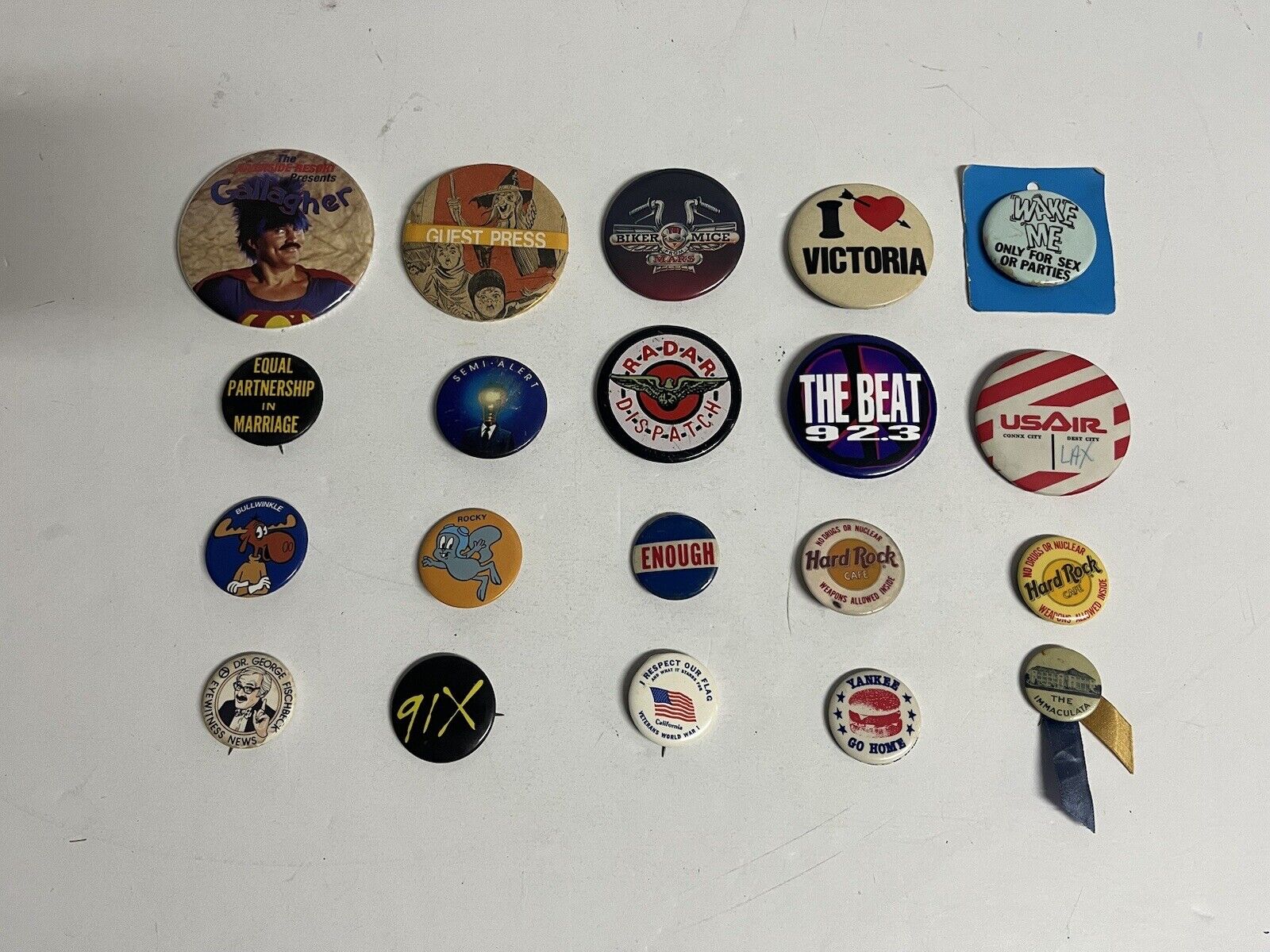 Lot of 20 Miscellaneous Pinback Buttons Vintage Advertising Tourism Music Без бренда