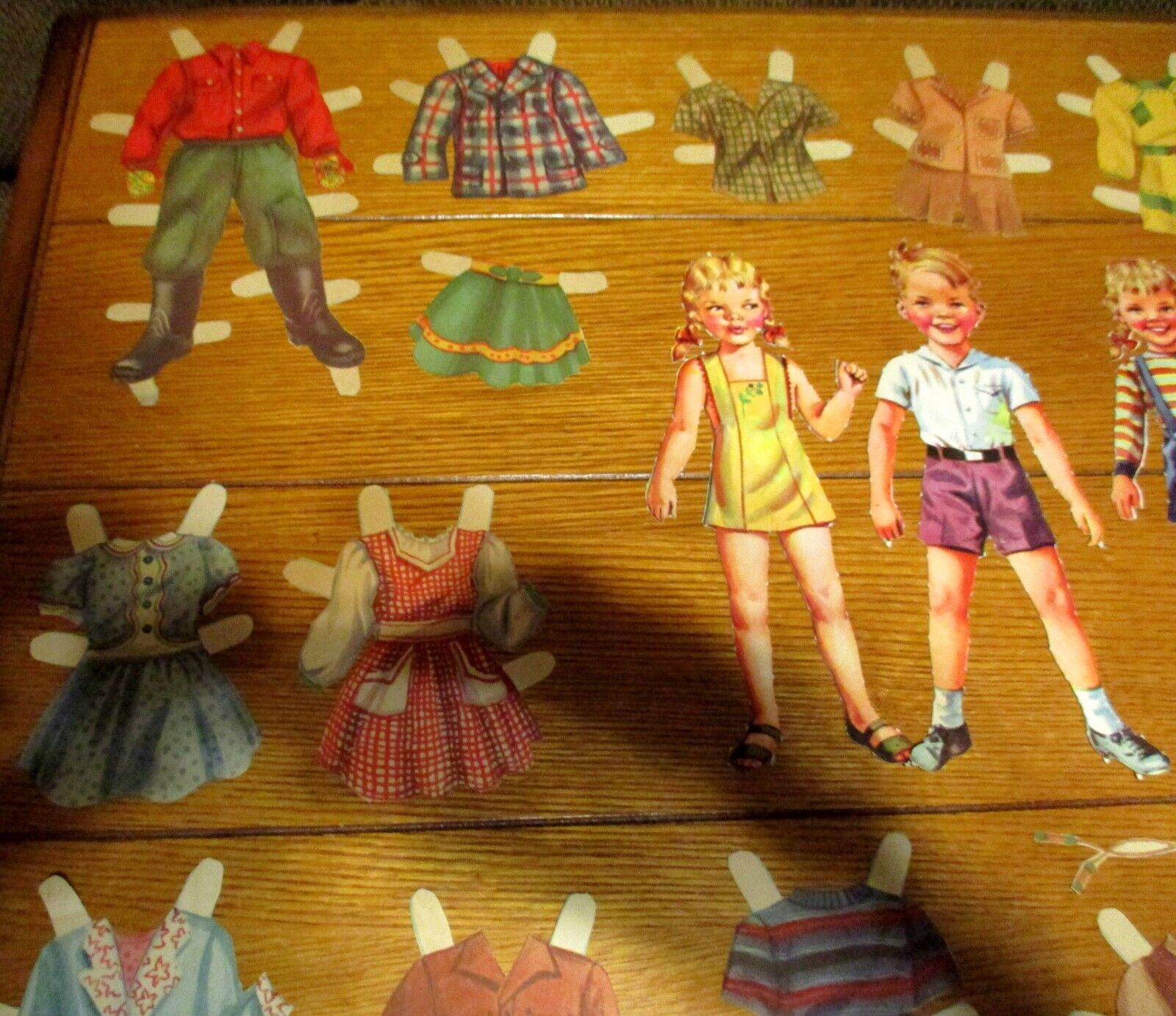 Vintage Paper Doll and Outfit Lot (19) W/ 4 Dolls & 15 Outfits  NICE!!!!     #14 Unbranded - фотография #3