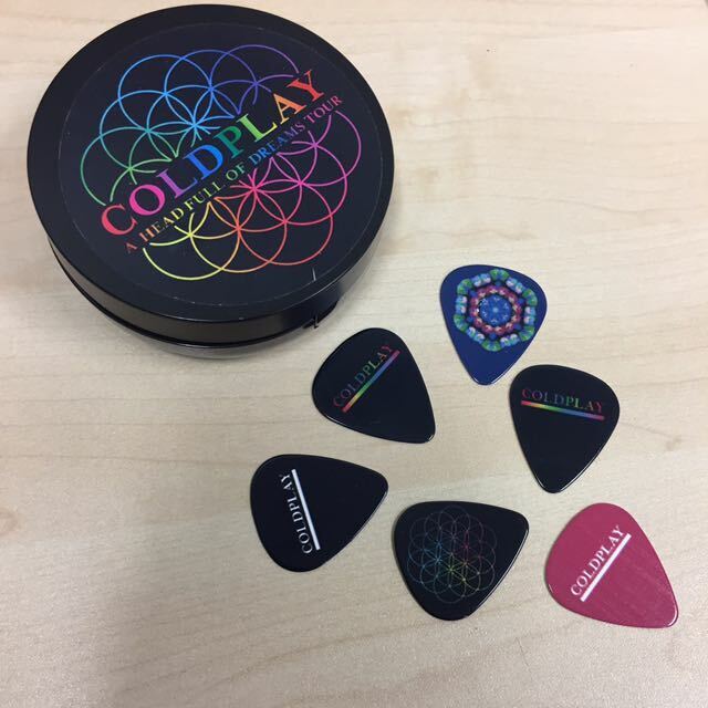 Vintage Coldplay Tour - A Head Full of Dreams - Guitar Picks & Mirrored Compact  Без бренда - фотография #2
