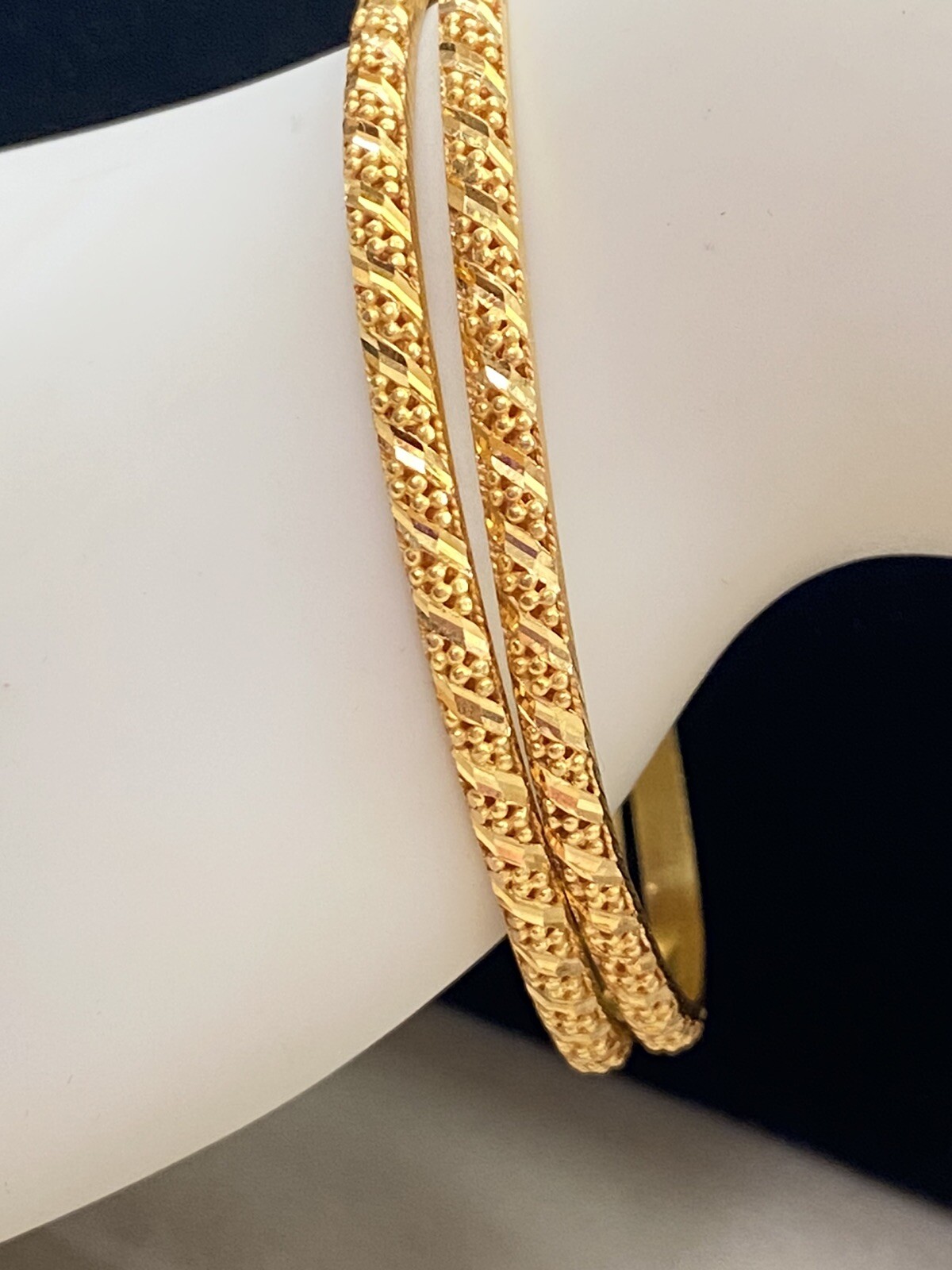 22K Solid Yellow Gold Beaded Pattern Bangle Bracelet Set, 21.40 grams SCS - фотография #2