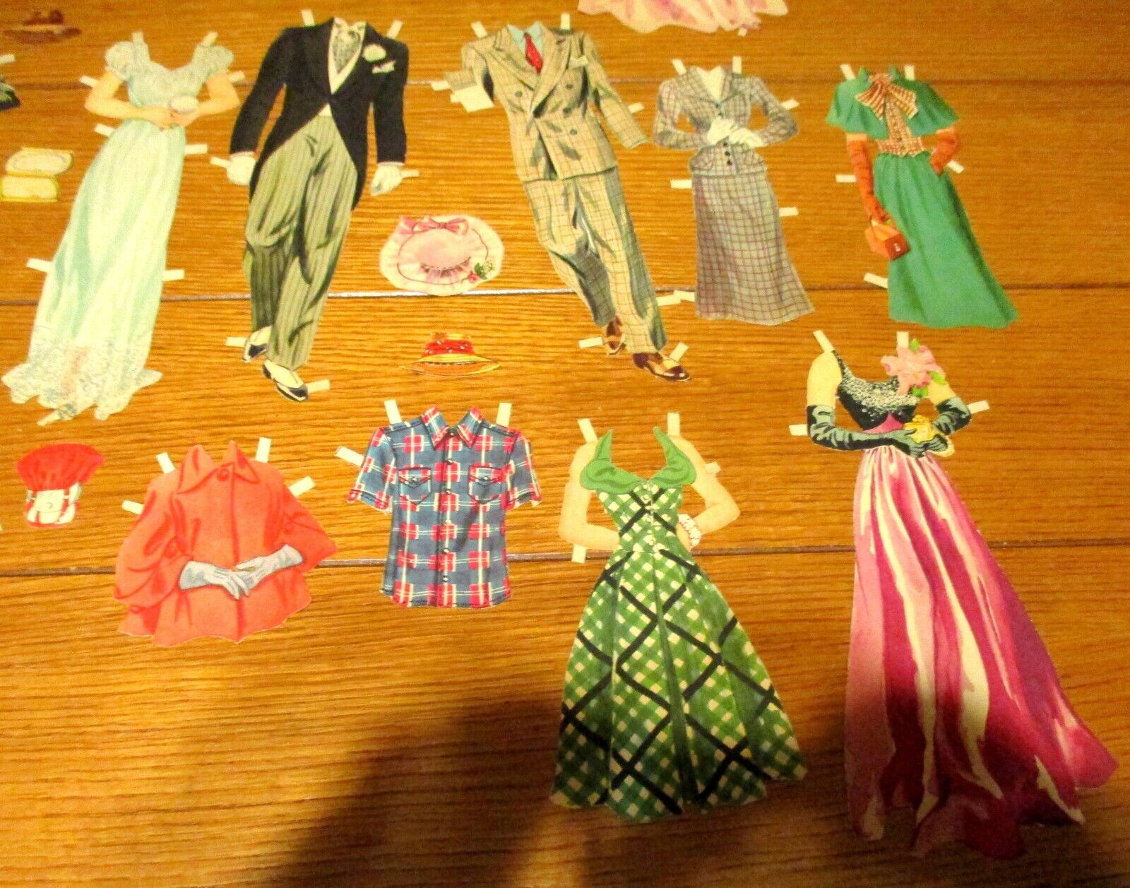 Vintage Paper Doll Clothes and Accessories Lot (32) Outfits + Accessories   #27 Unbranded - фотография #5