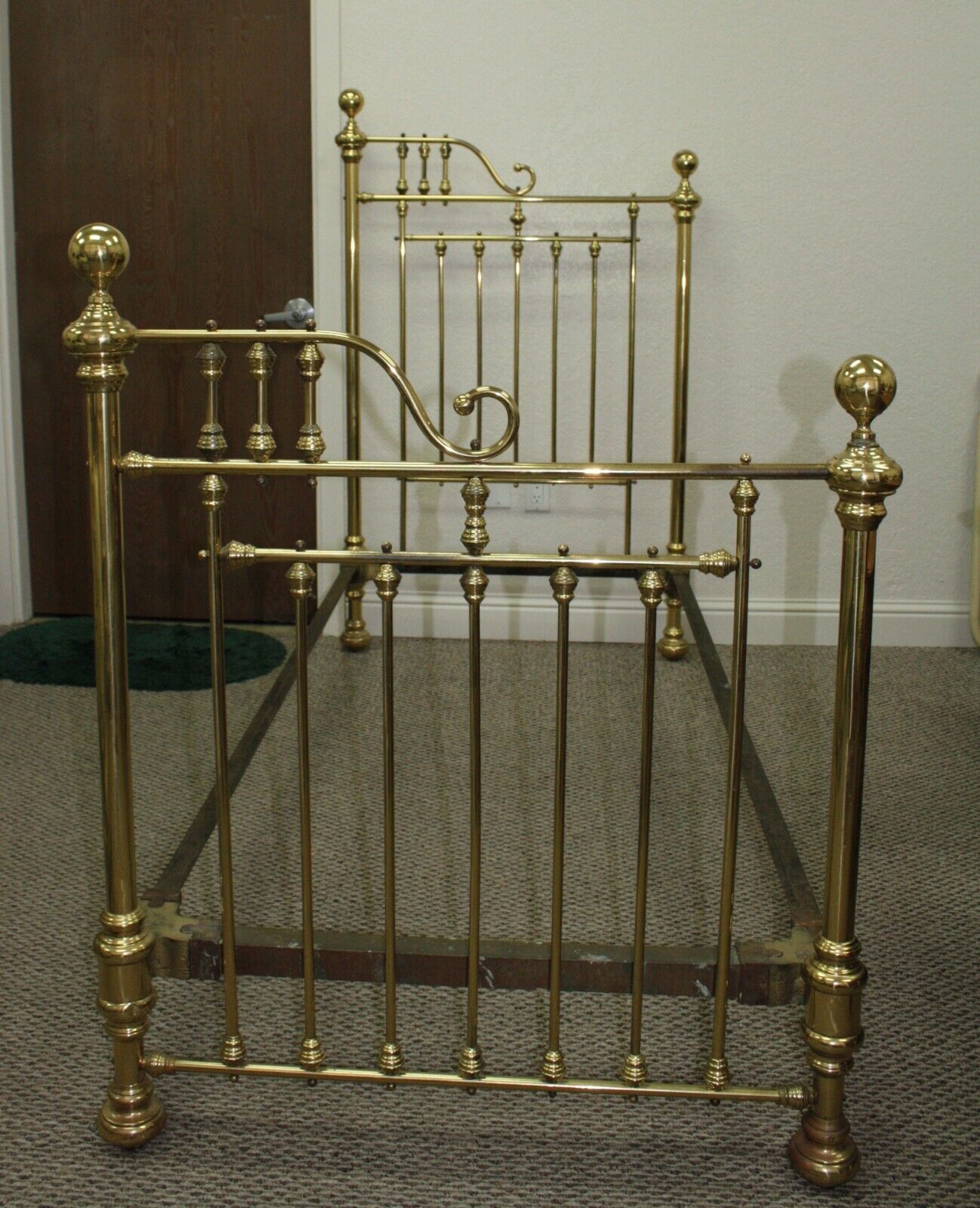 EXTREMELY RARE ANTIQUE PR OF VICTORIAN BRASS TWIN 3/4 BEDS THAT MAKE INTO A KING Без бренда - фотография #3