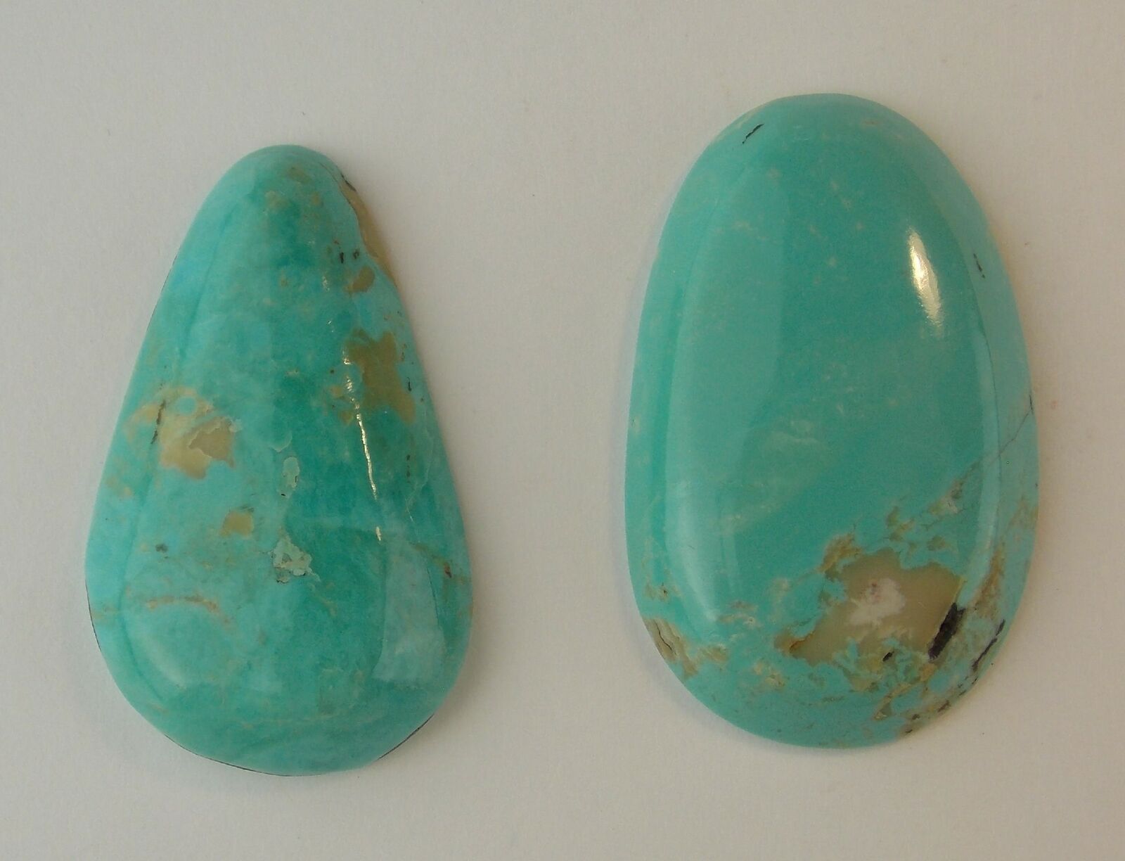 TYRONE TURQUOISE - Lot of 2 - 41 carats / 31 mm - TYRONE MINE, NEW MEXICO 25755 Unbranded
