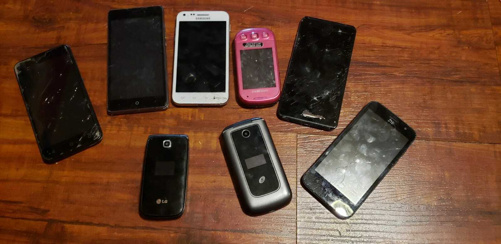 lot of 9 phones- FOR PARTS/REPAIR/BROKEN/AS IS Без бренда