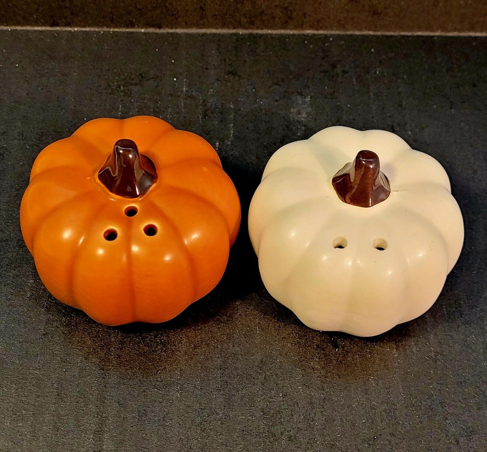 Pumpkin Salt Pepper Shakers Set New Ceramic Fall Decor Halloween Thanksgiving  Unbranded - фотография #2