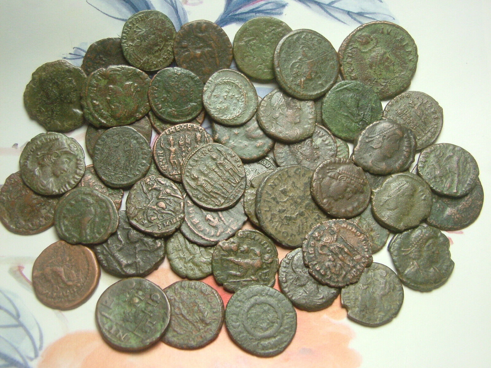 Lot 5 Ancient Roman coin Constantine Valentinian Licinius Consantius Claudius Без бренда - фотография #10