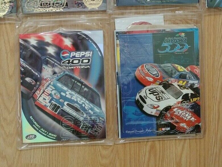 Lot of (10) NASCAR Race Programs (3 with patches and 6 with plastic sleeves) Без бренда - фотография #5