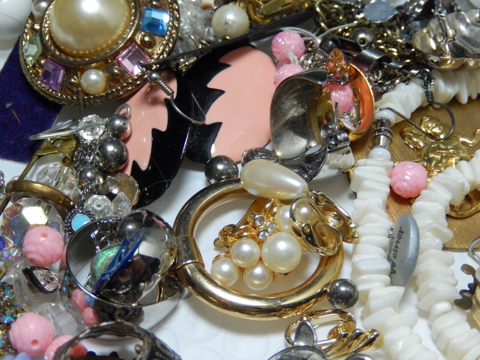 Costume Jewelry Lot For Crafting Over 50 pieces Assortment Sold as is Unbranded - фотография #3