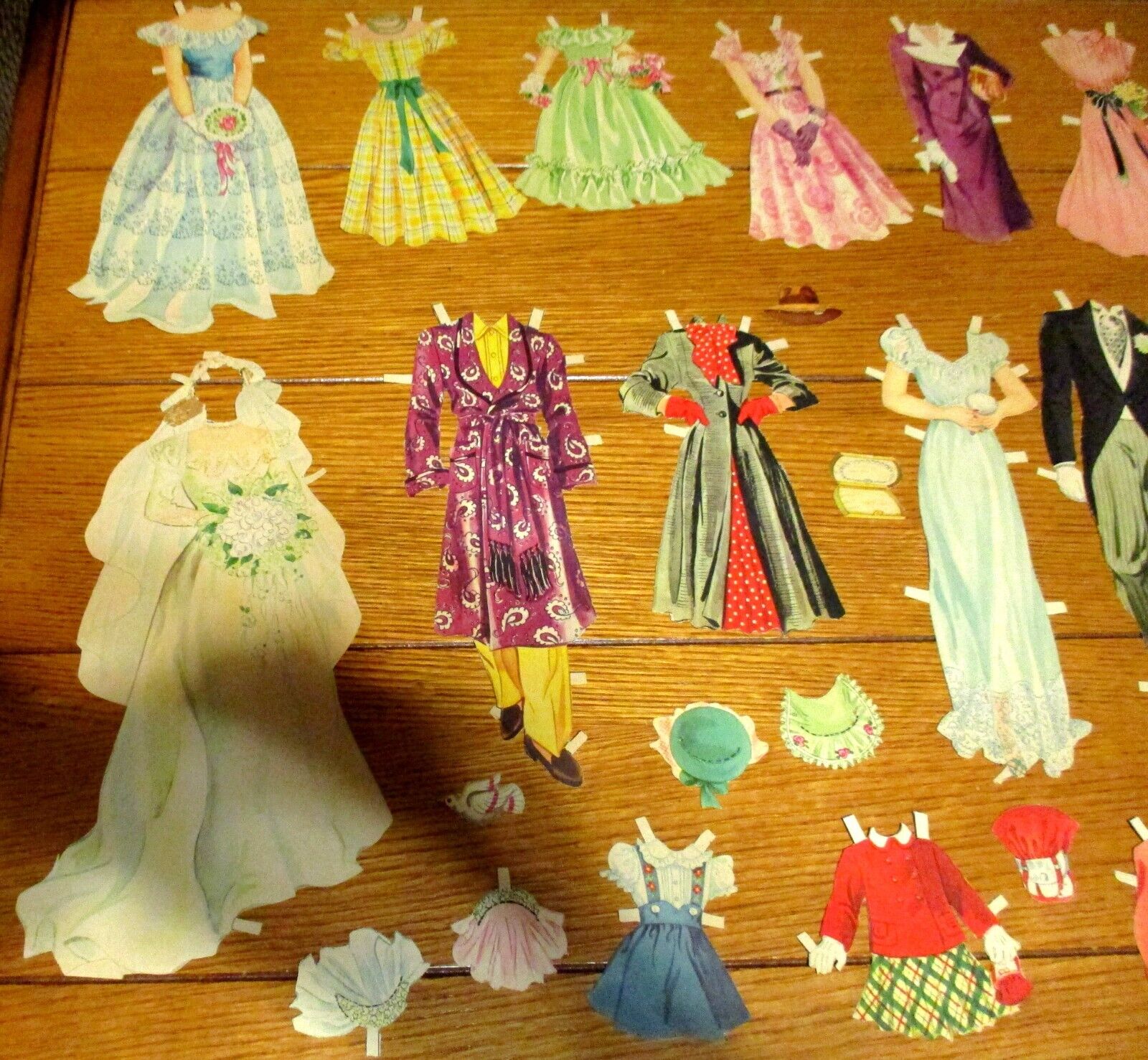 Vintage Paper Doll Clothes and Accessories Lot (32) Outfits + Accessories   #27 Unbranded - фотография #7