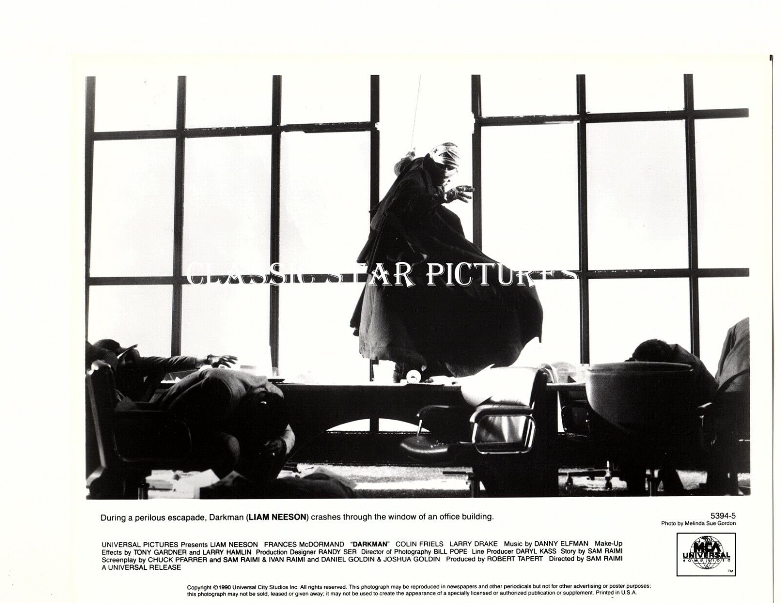D468 Liam Neeson Darkman 1990 lot of 2 vintage photographs Без бренда - фотография #2
