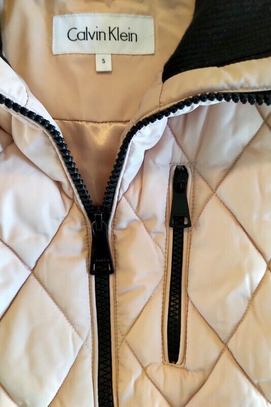 Lot (2) CALVIN KLEIN Zip Front Diamond Quilted Vests:  Blush Pink / Beige Calvin Klein - фотография #6
