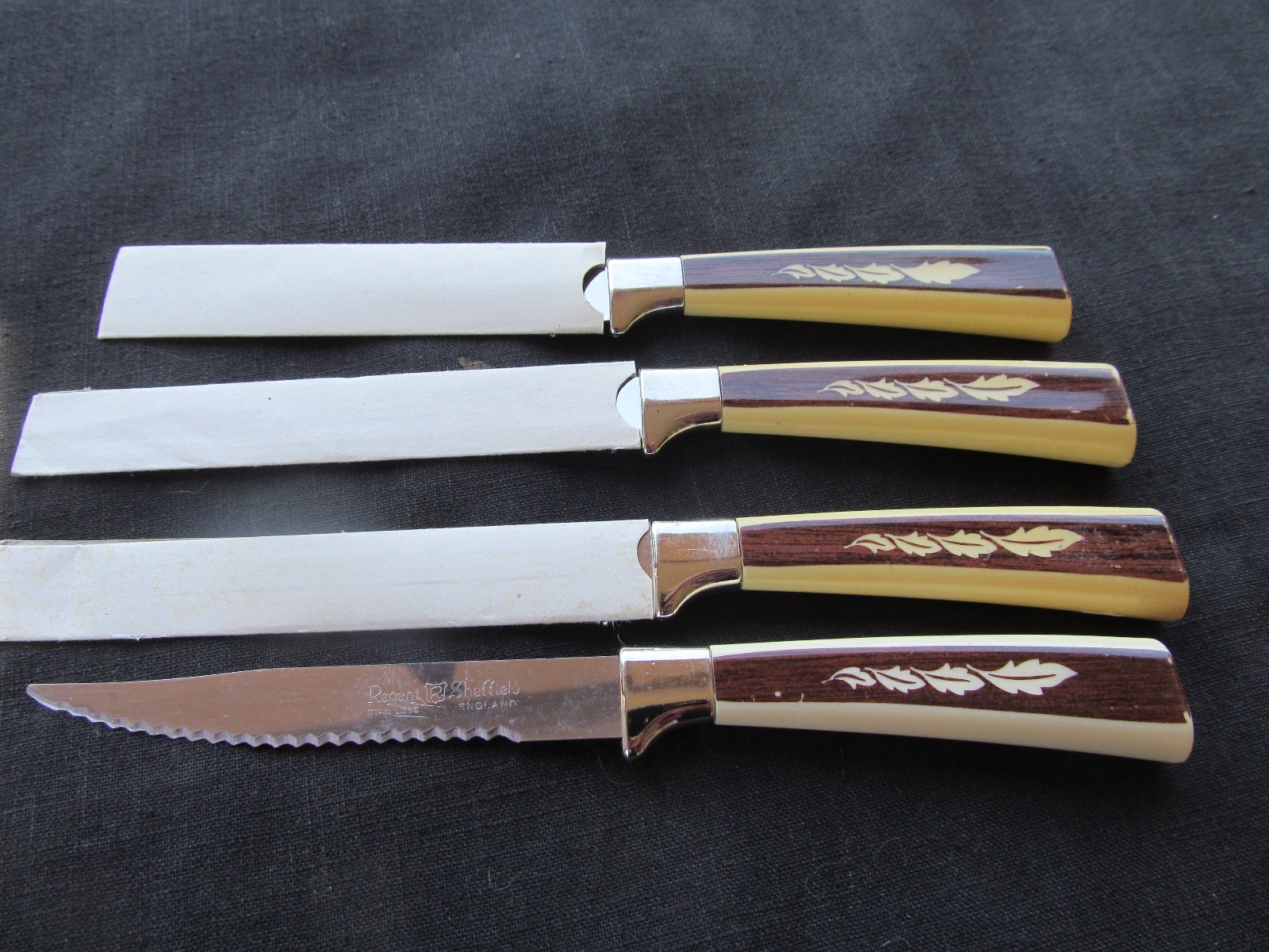 REGENT SHEFFIELD ENGLAND STAINLESS 4 STEAK KNIVES REF6 7 7/8" LEAVES BROWN/CREAM Sheffield REF6