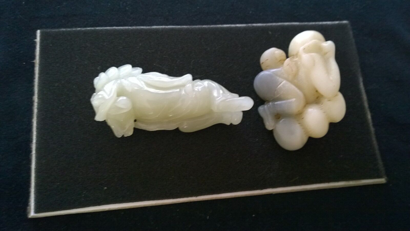 Group of Two (2)Nephrite Jade Lucky Wealth Babies w/Coins and Fruits Amulets. Без бренда - фотография #2