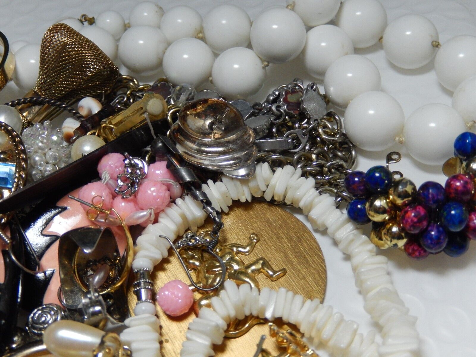 Costume Jewelry Lot For Crafting Over 50 pieces Assortment Sold as is Unbranded - фотография #4