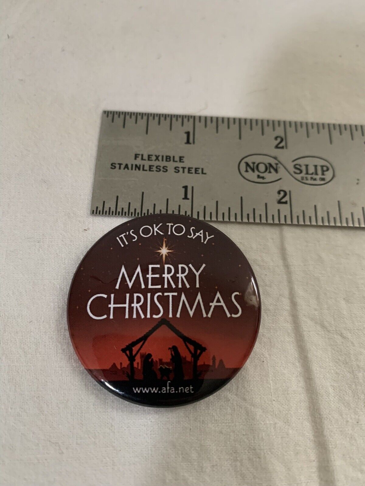 It's Ok To Say MERRY CHRISTMAS Button Pin AFA 1.75" Без бренда - фотография #3