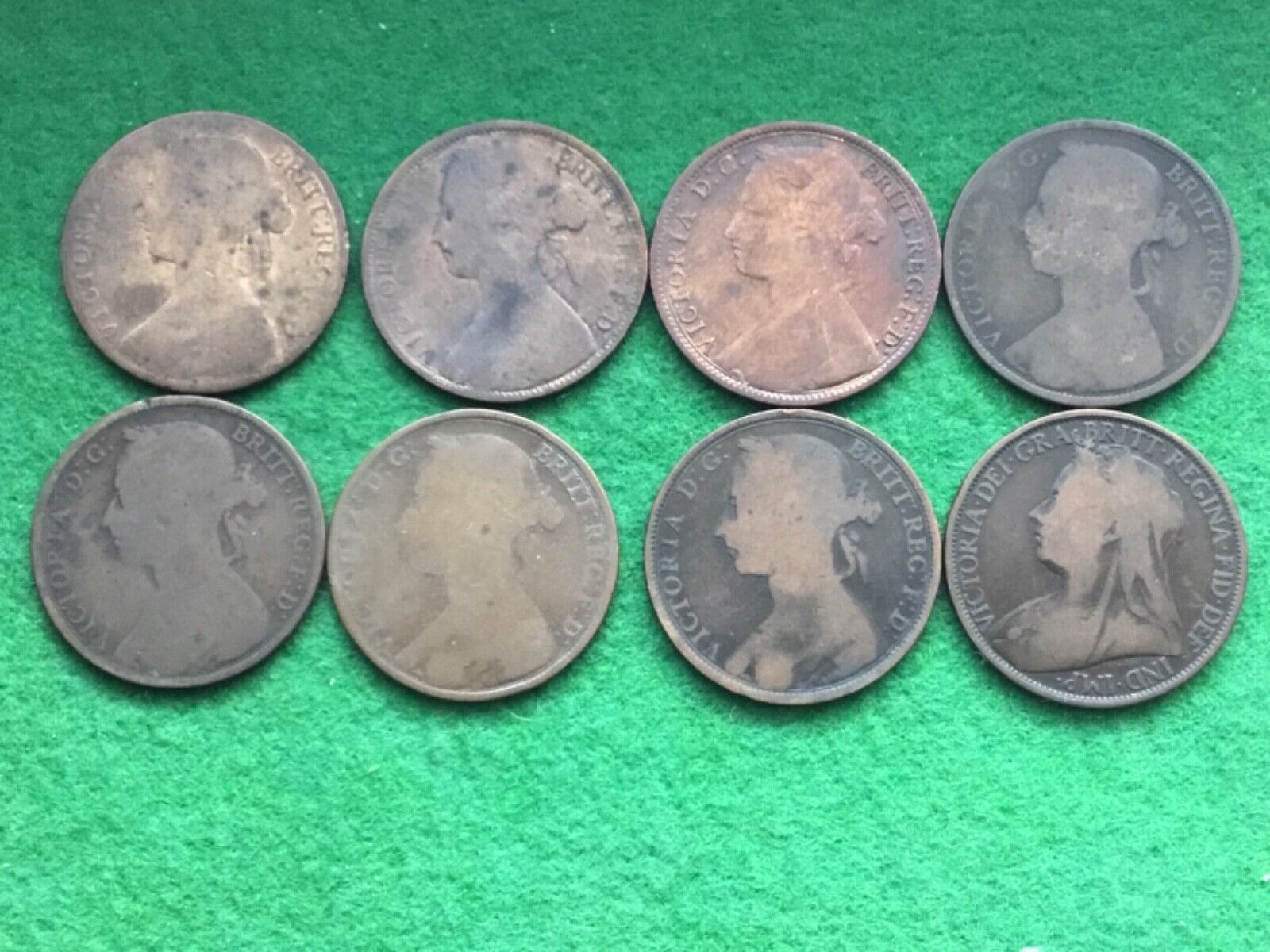 WORLD FOREIGN COINS - LOT OF 8 OLD UK GREAT BRITAIN BRONZE PENNIES (1860 - 1897) Без бренда