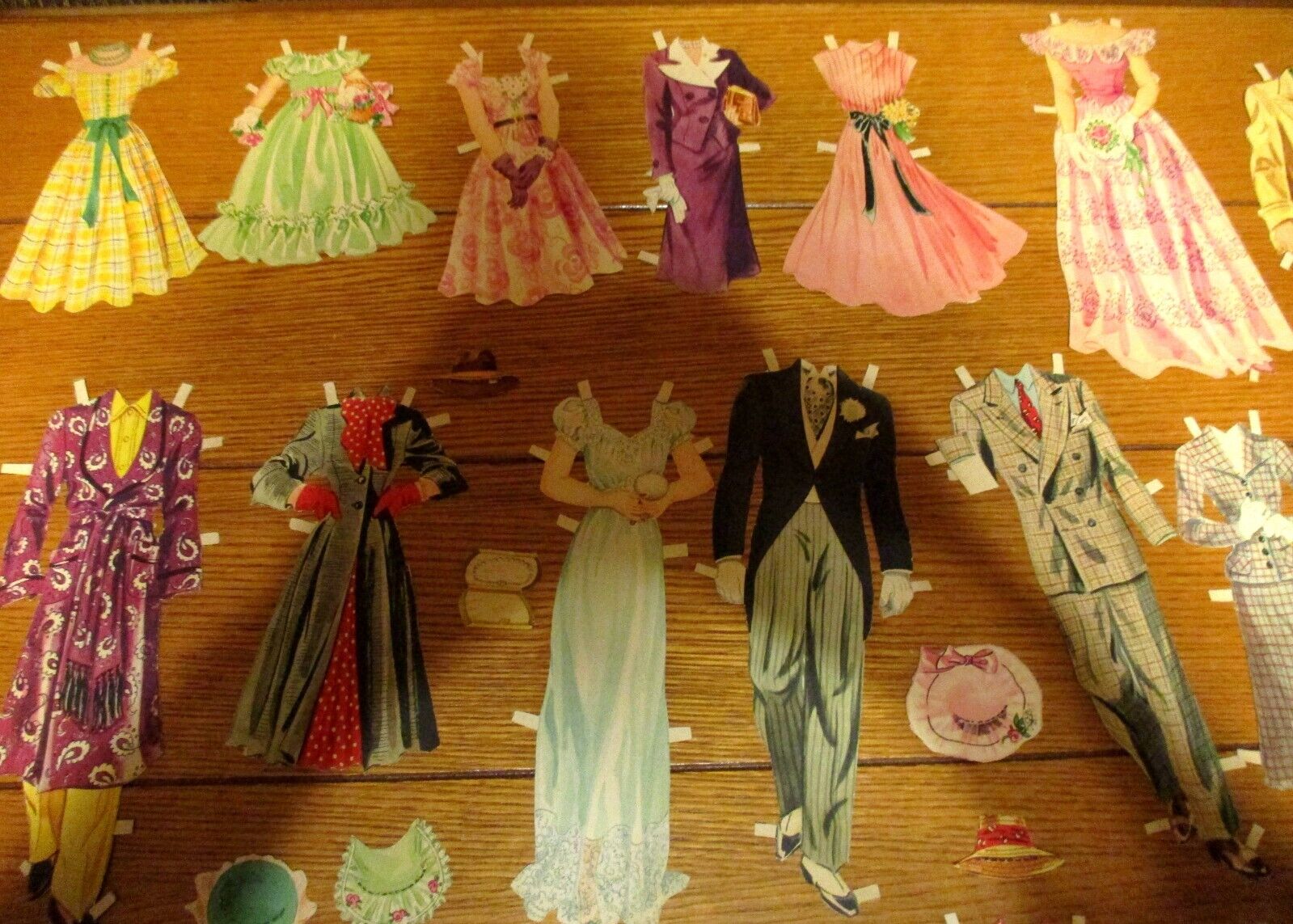 Vintage Paper Doll Clothes and Accessories Lot (32) Outfits + Accessories   #27 Unbranded - фотография #9