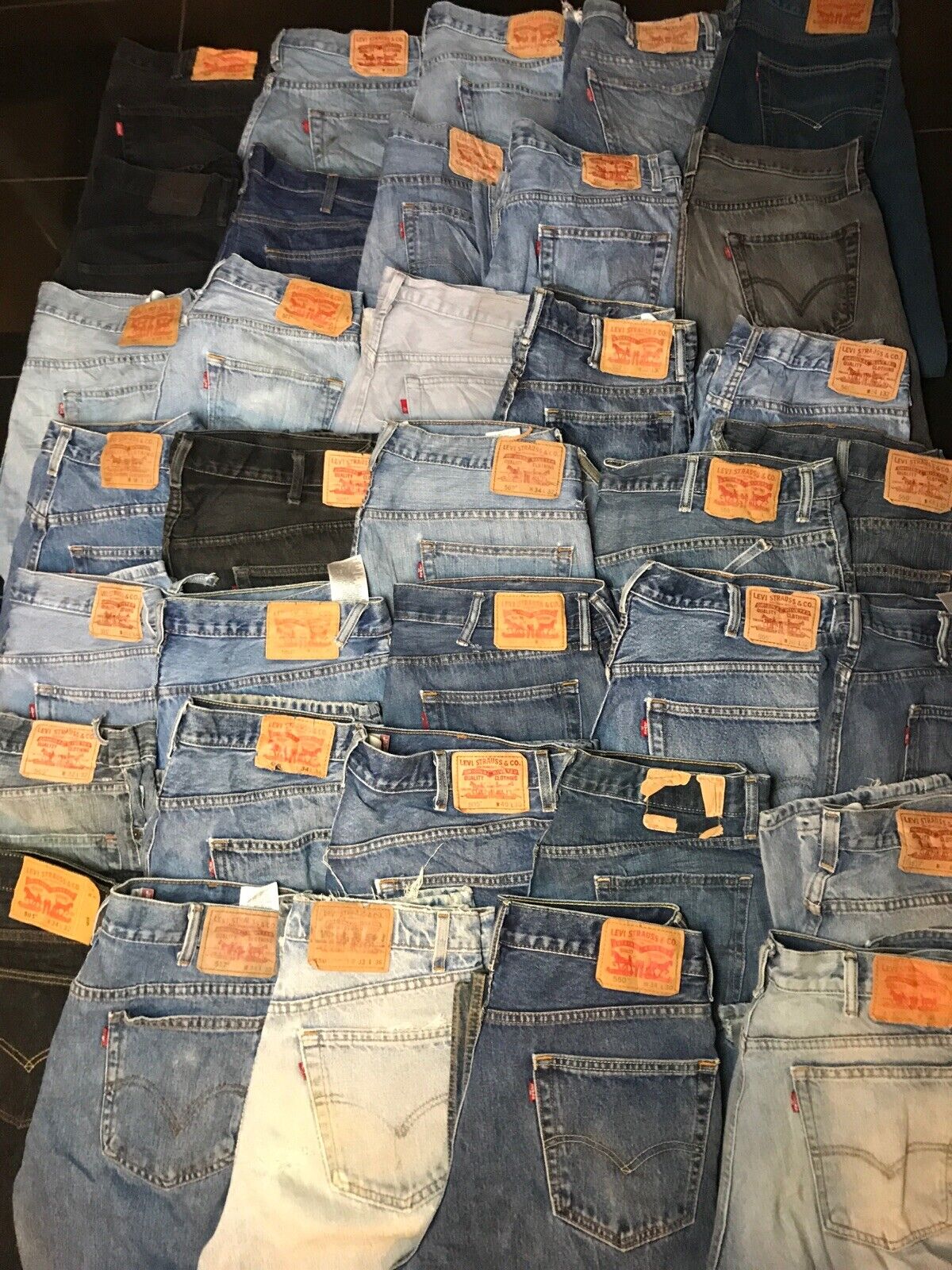 Wholesale Lot of 20 pairs of Levi's Salvage Jeans Levi's - фотография #3