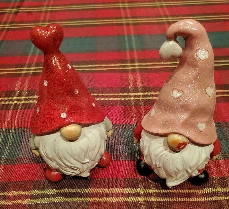 2 Valentine's Day Heart Gnomes Unbranded