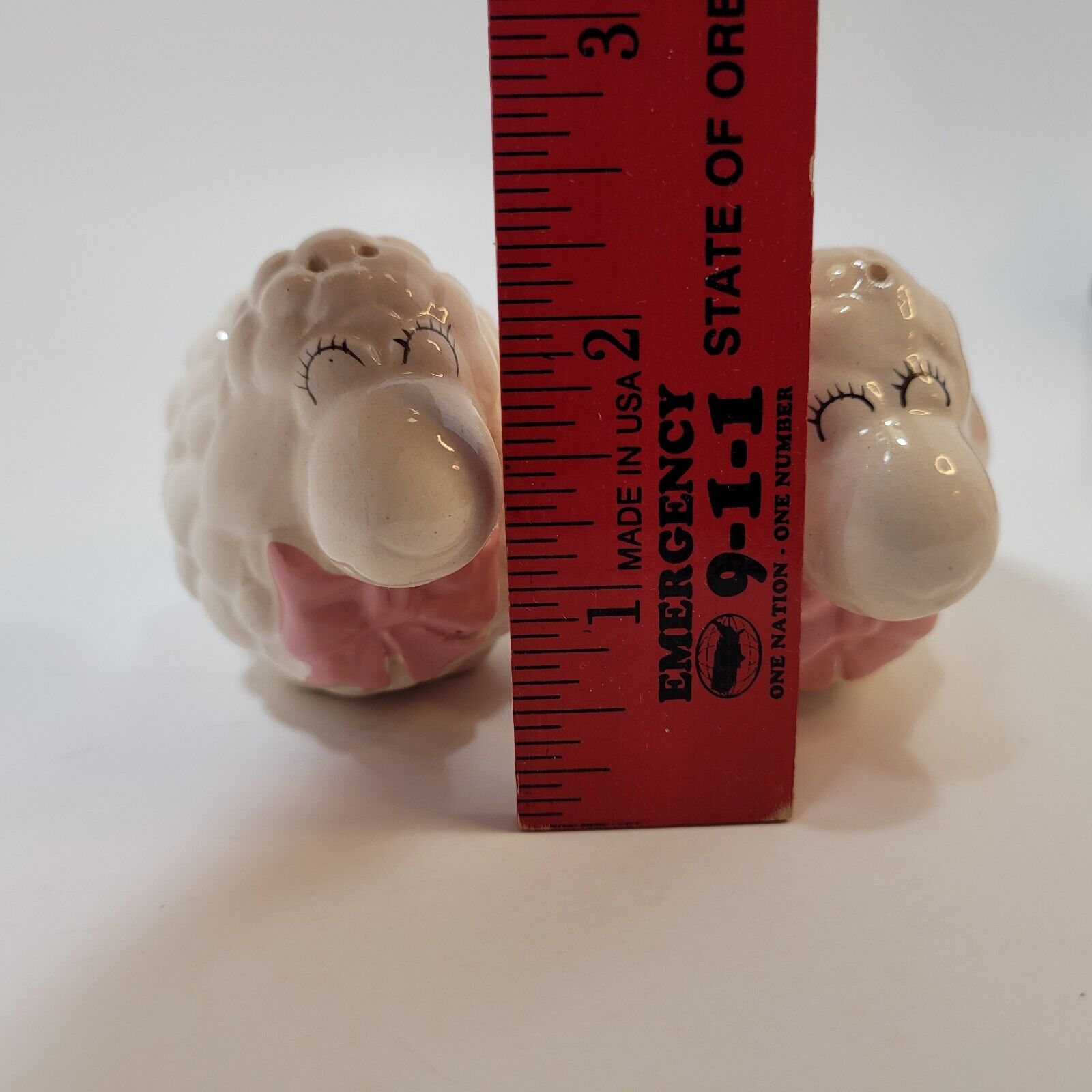 Vintage Fluffy Sleepy Sheep, with Pink Bows Salt & Pepper S&P Shakers Loomco - фотография #8