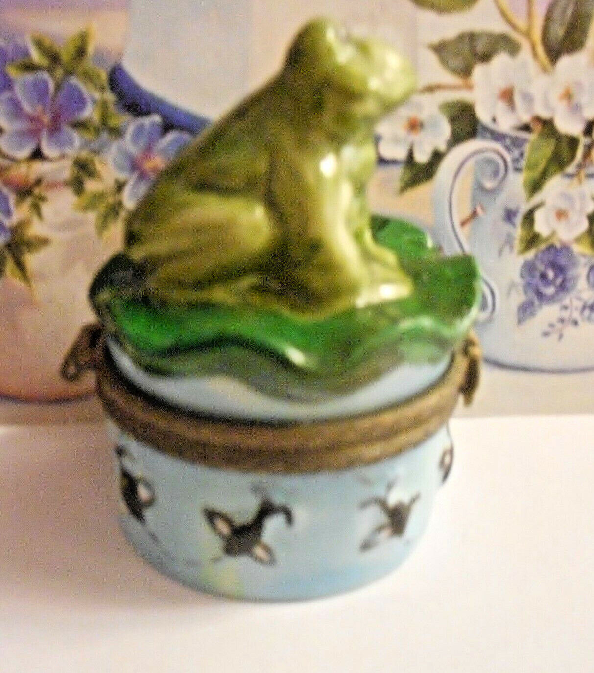 Green frog with seperate lily pad trinket box..HEAVY.. Без бренда - фотография #3