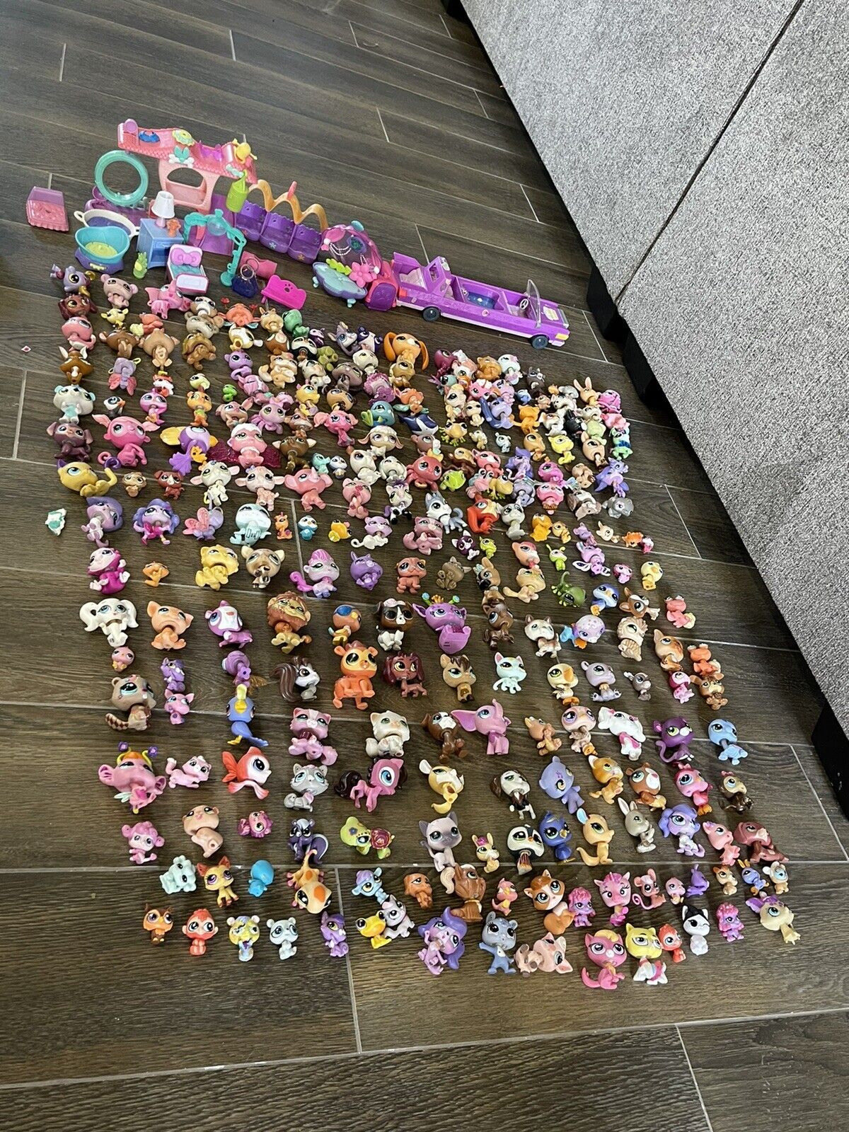 Lot Of 260 (roughly) Littlest Pet Shop And Palaces Hasbro