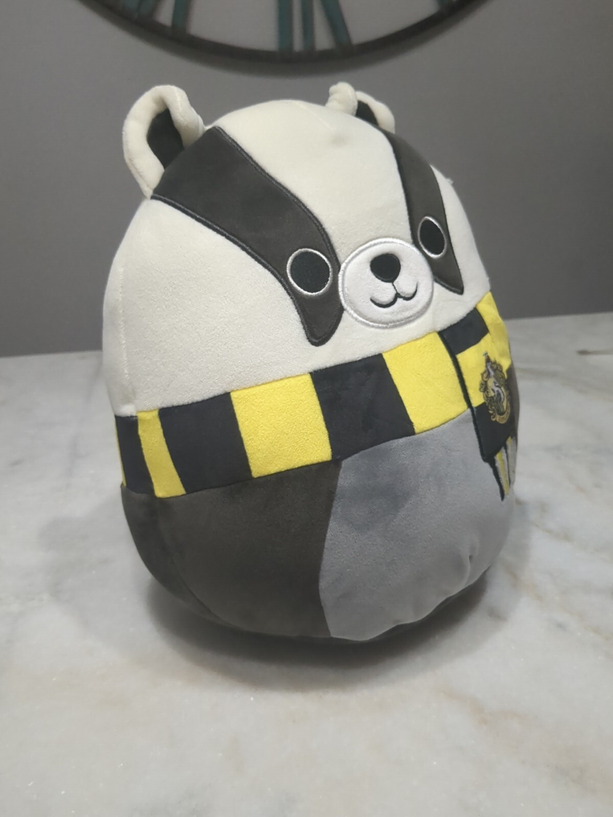 Squishmallows Harry Potter ~ HUFFLEPUFF BADGER 10" Plush ~ NEW WITH TAG Kelly Toy - фотография #2