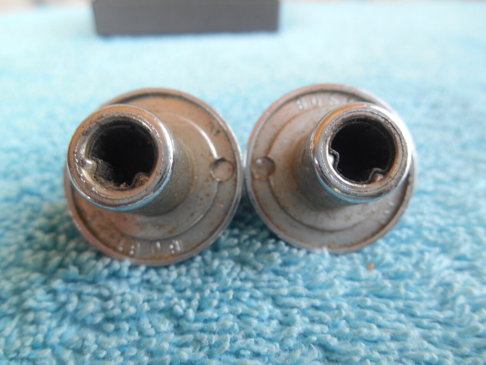 LOT OF 2 VINTAGE CHROME HEAVY DIE CAST METAL SMALL 1"  CONTROL KNOBS Unbranded - фотография #5