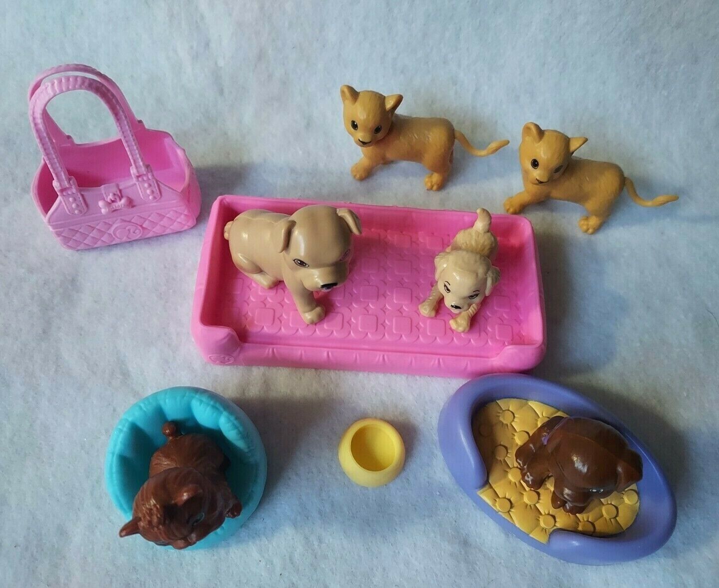Barbie Pets and Beds & Photojournalist Lion Cubs Accessory Lot 11 pieces Mattel - фотография #3