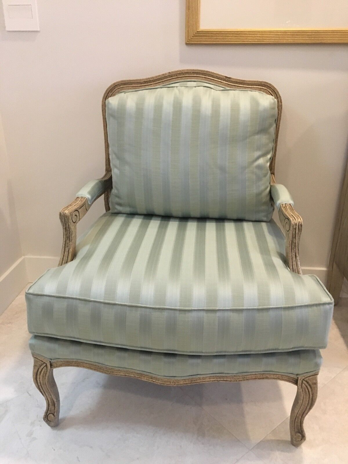 Two Bergere upholstered chairs in mint condition Без бренда