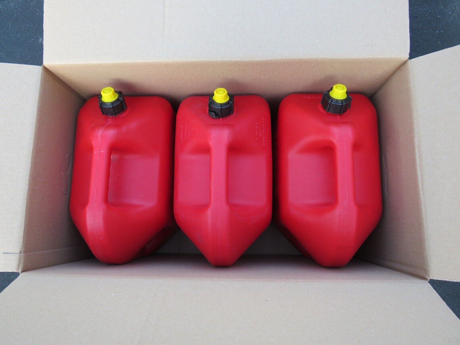 (3 Pack) Original Blitz Pre-Ban 5 Gallon Gas Can Model #50833 Blitz 50833 - фотография #5