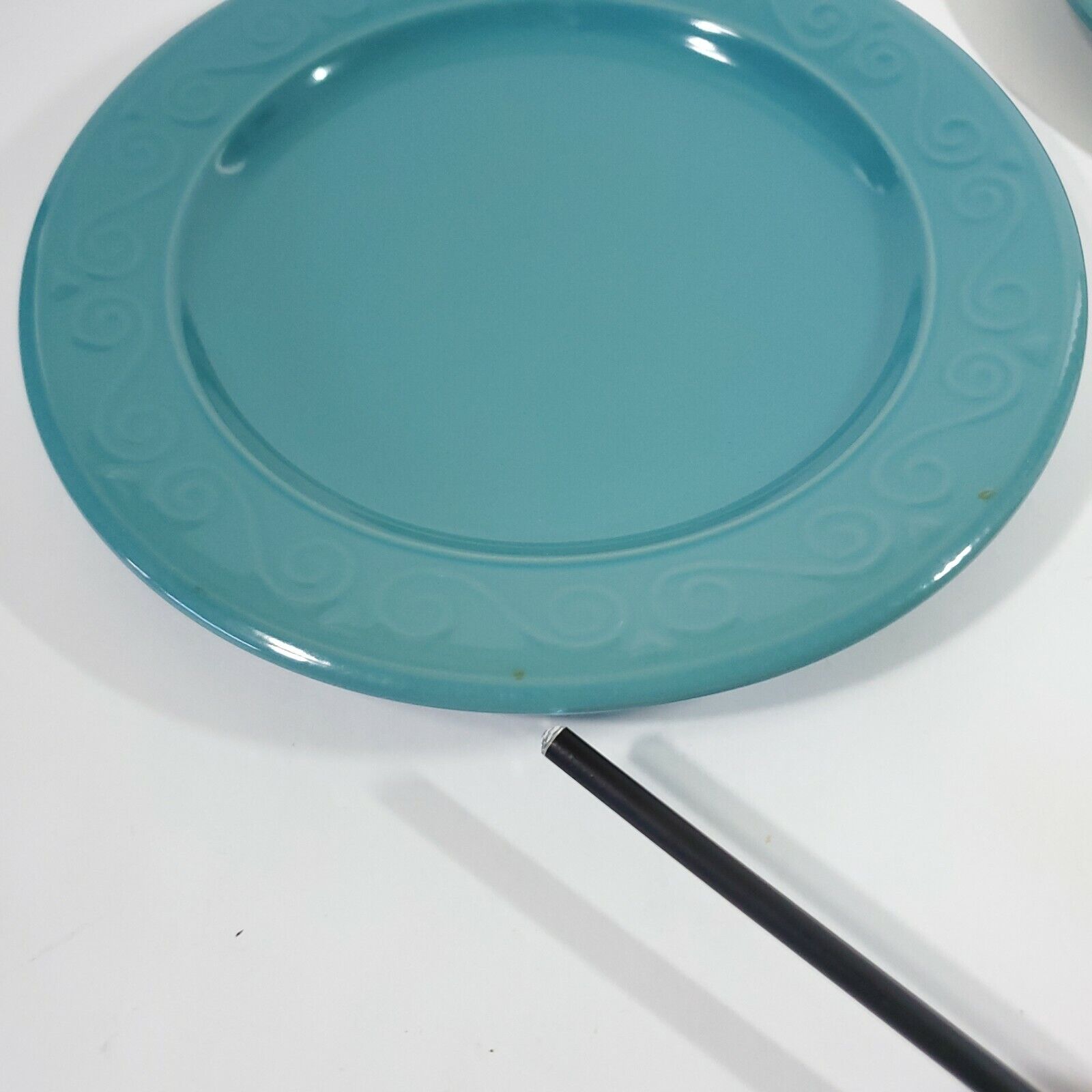 x2 Royal Norfolk Turquoise Embossed Scrolls 10.25in Dinner Plates Blue Teal Aqua Royal Norfolk - фотография #8