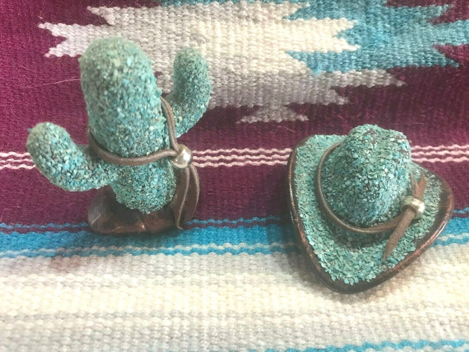 Vtg. Crushed Turquoise Cactus & Western Hat Figurines. Без бренда