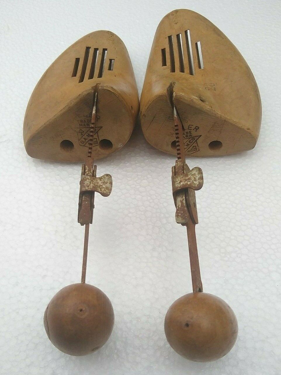Pair Vintage Wood Shoe Tree Form Stretchers Lot of 2 Miller / Unknown - фотография #8