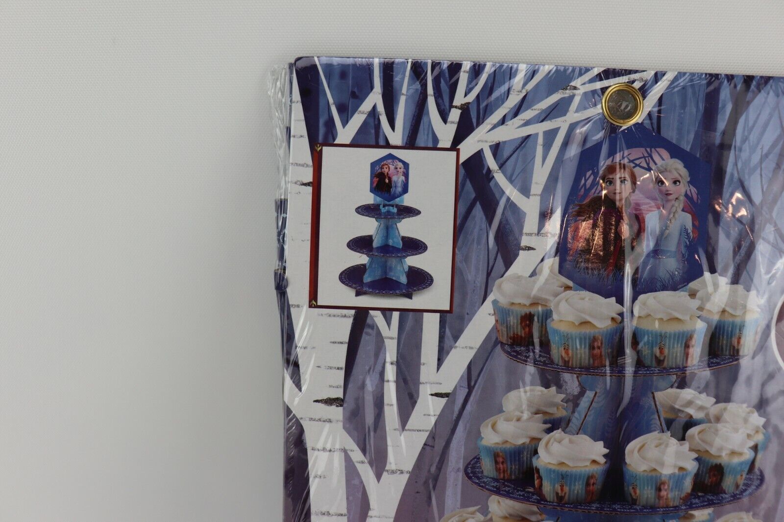 Wilton Frozen 2 Disney Party Set Treat Stand 20 Treat Bags 150 Baking Cups NEW WILTON NA - фотография #7