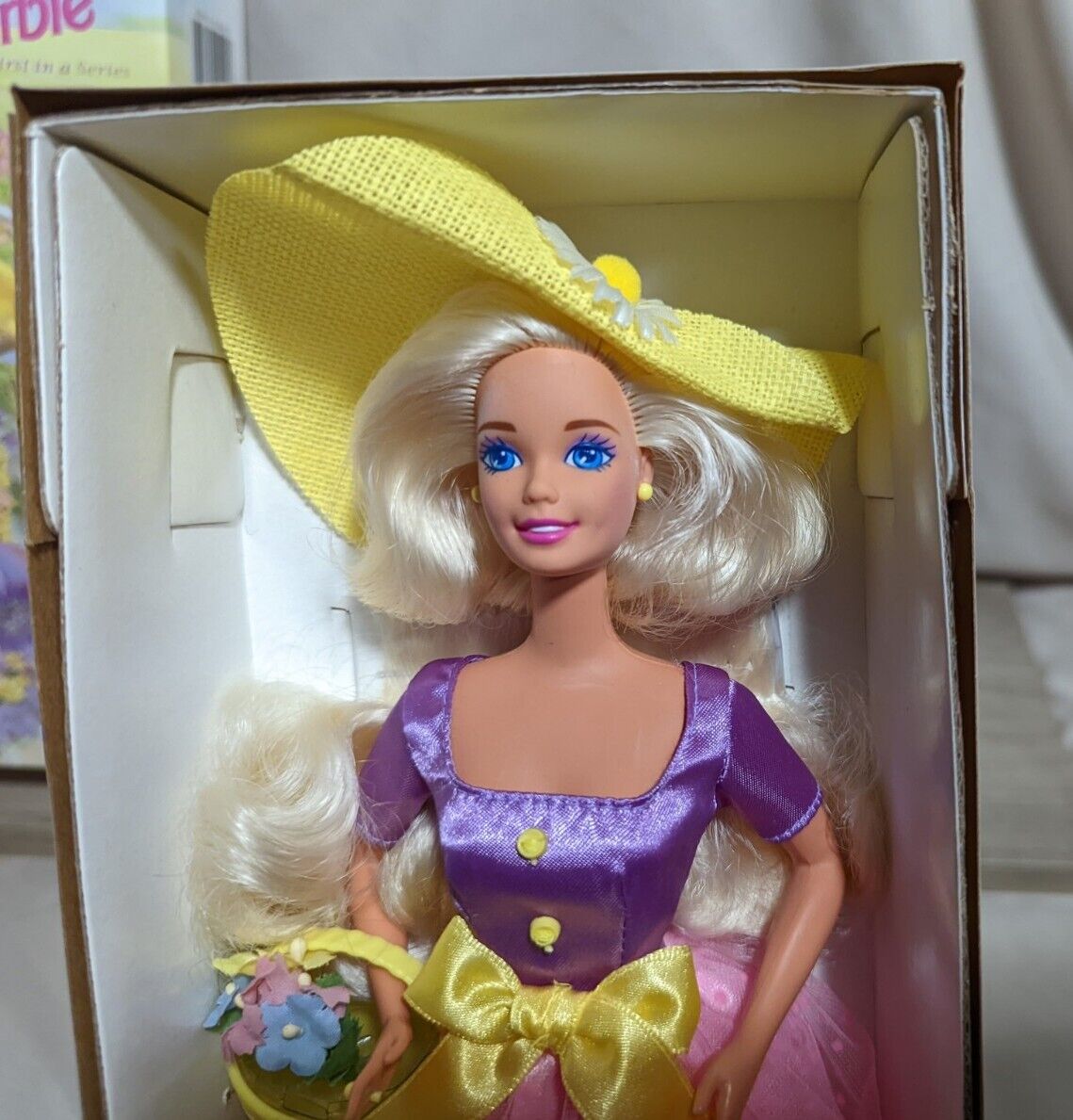 1995 Avon's Mattel Exclusive Spring Blossom Blonde Barbie Flower Basket NRFB RF Avon - фотография #3