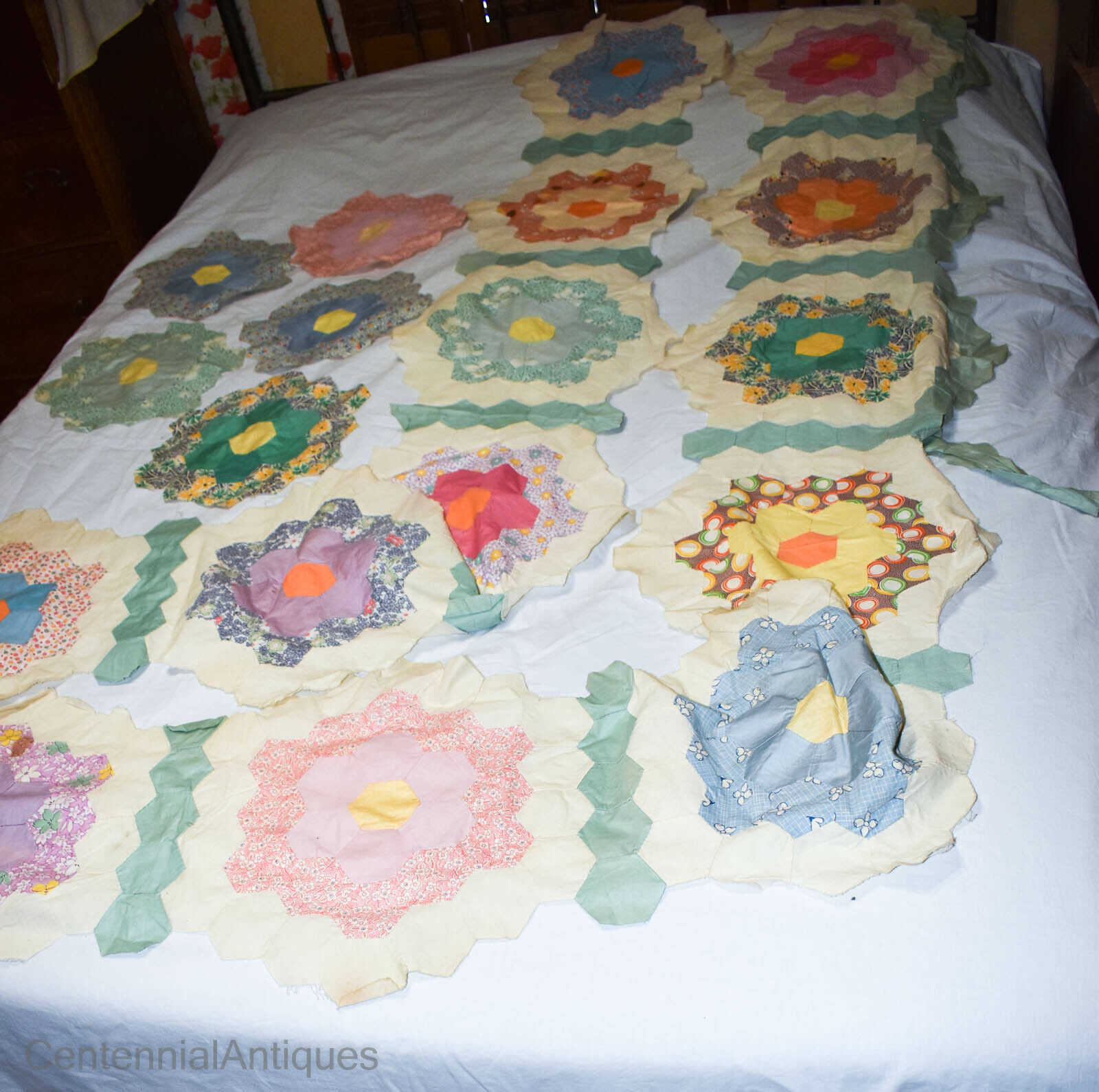 18 Vintage Quilt Blocks - Grandmother's Flower Garden - 2 Strips + 5 Extras Unbranded