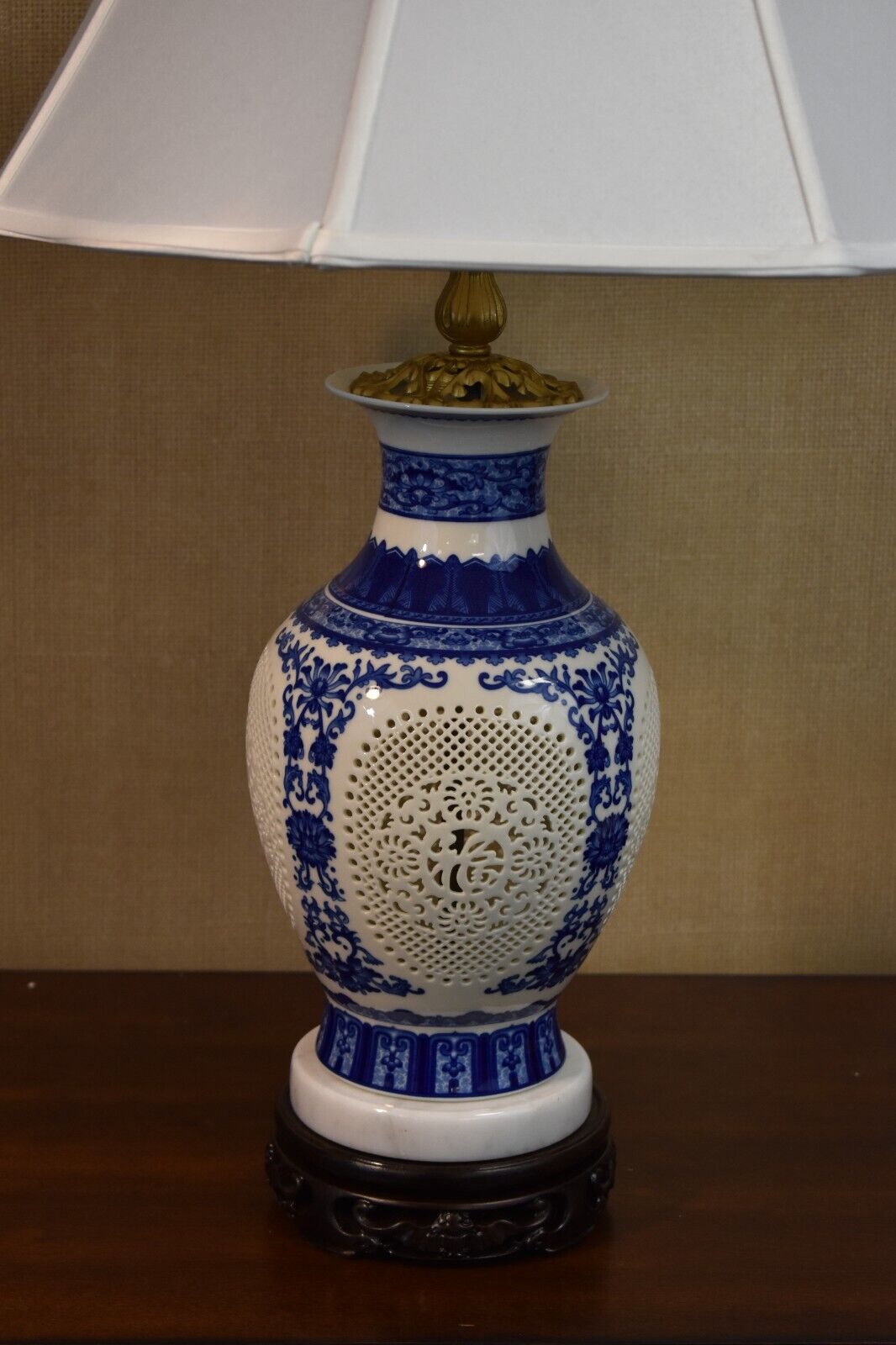 PAIR OF 28" CHINESE BLUE & WHITE PORCELAIN VASE LAMP PIERCED CARVED/RETICULATED CLASSIC DECOR LAMPS - фотография #2