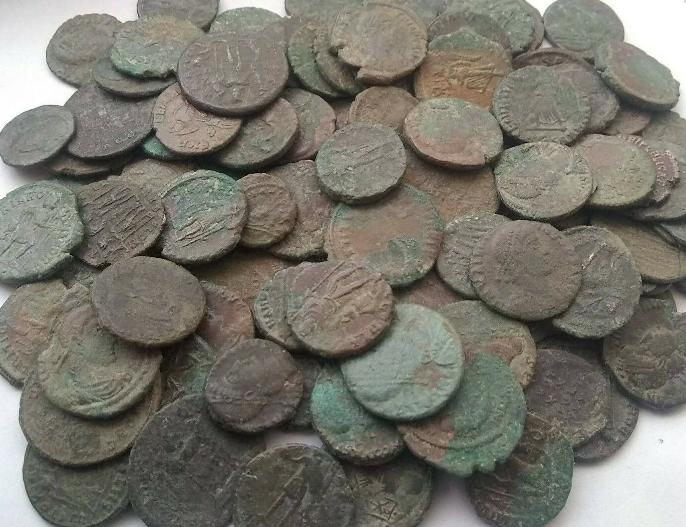 Lot of 2 original Ancient Roman imperial coins Constantine, Valens, Constantius Без бренда