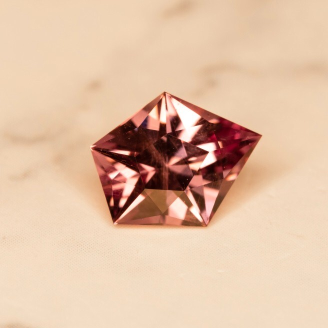 DRAGON GARNET / COLOR CHANGE FLUORESCENT CHROMIUM-VANADIUM MALAYA 0.99Ct VIDEO! Без бренда - фотография #3