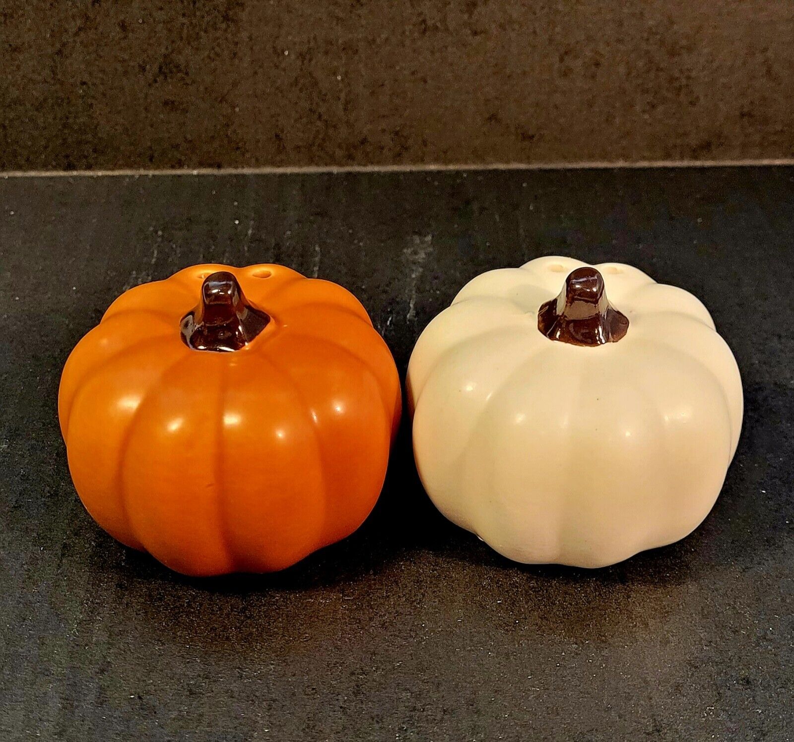 Pumpkin Salt Pepper Shakers Set New Ceramic Fall Decor Halloween Thanksgiving  Unbranded