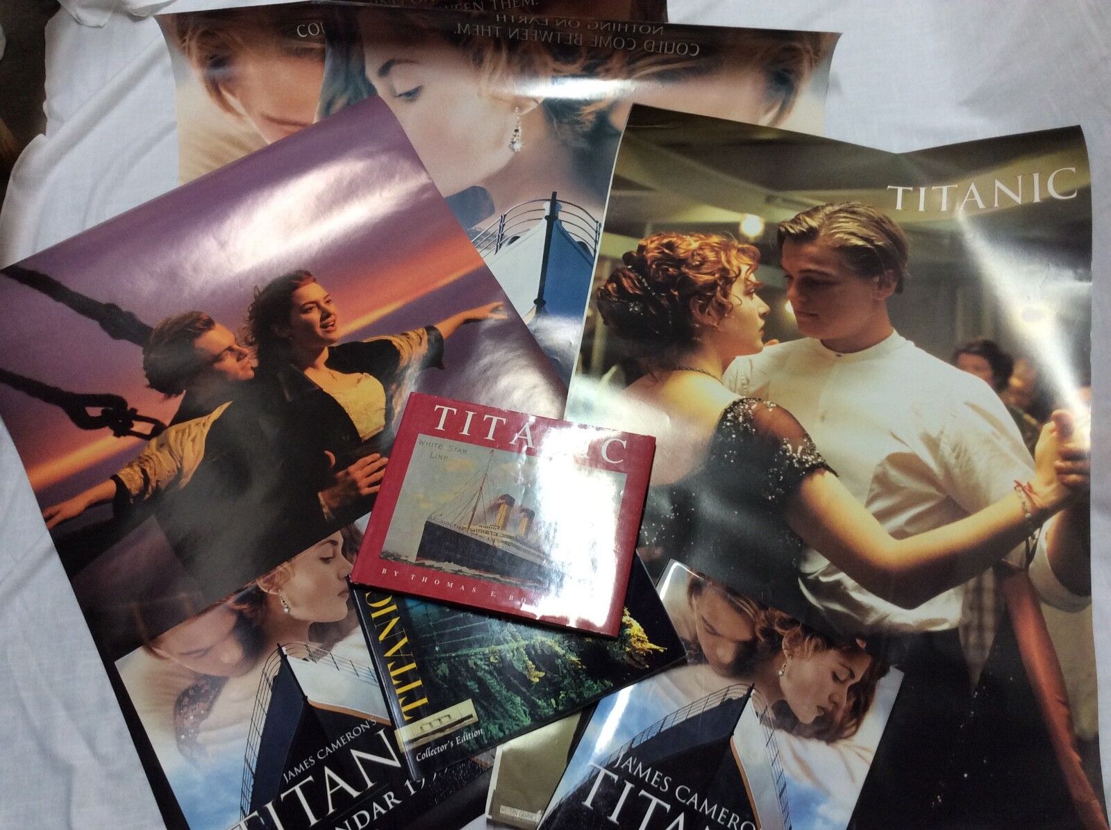 Titanic lot - a 1999 Calendar 5 posters (one is double sided) 2 books 1 leaflet Без бренда - фотография #2