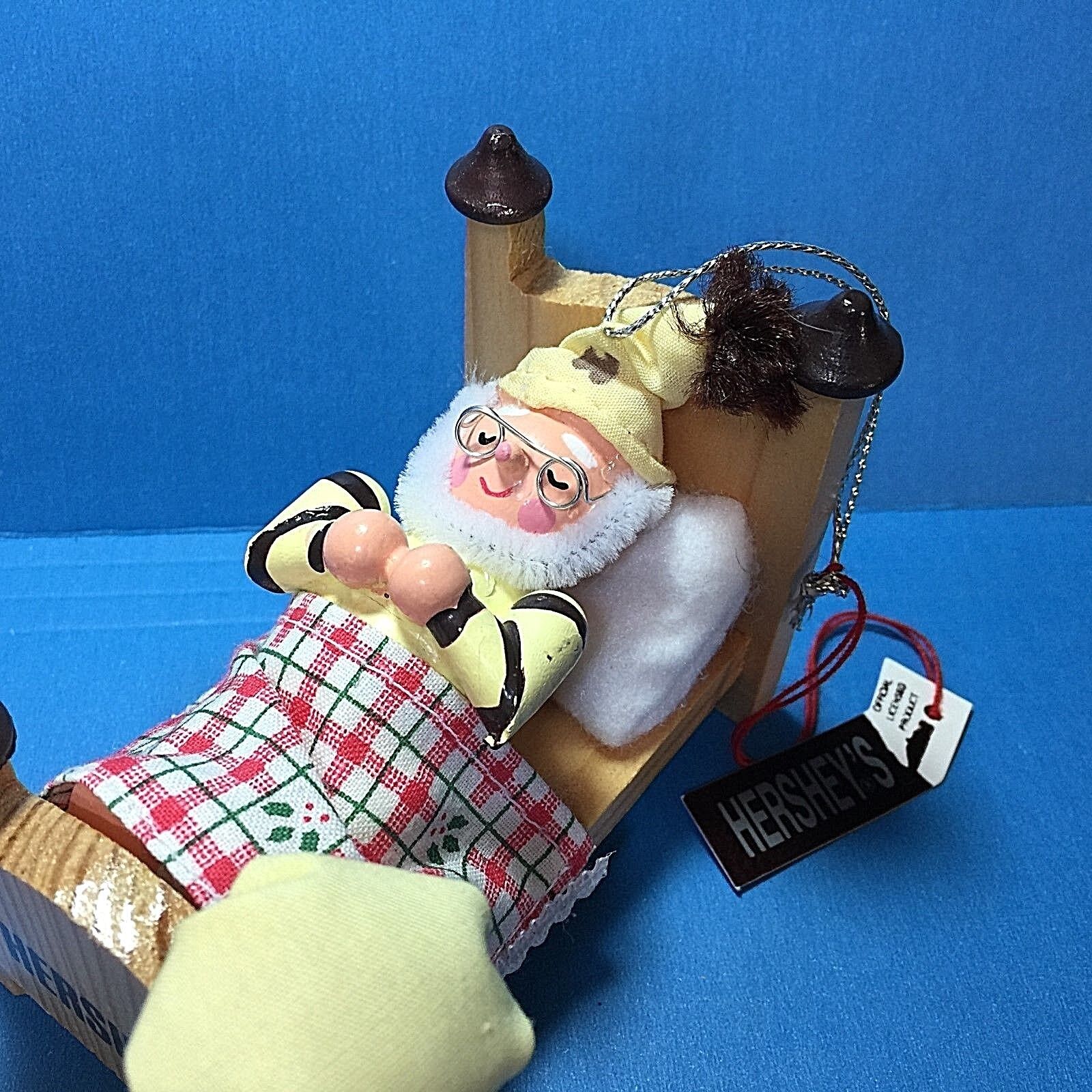 Hershey's Chocolate Mr Baker Elf In Bed Wood Ornament 1997 Без бренда - фотография #2